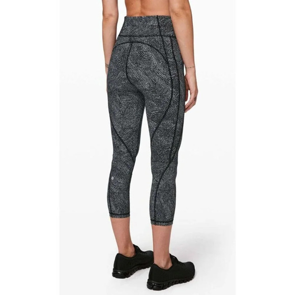 Lululemon Time To Sweat Crop *23" Free Spirit Alpine White Black-sz 10 - Picture 5 of 10